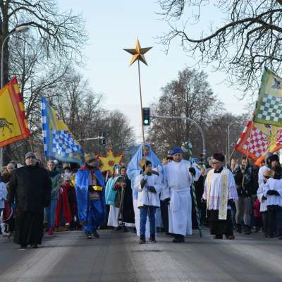 Orszak Trzech Króli zebrał tłumy Kostrzynian